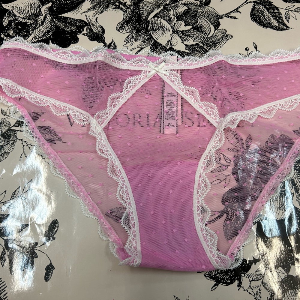 NWT Victoria’s Secret Cheekini Panty SIZE M